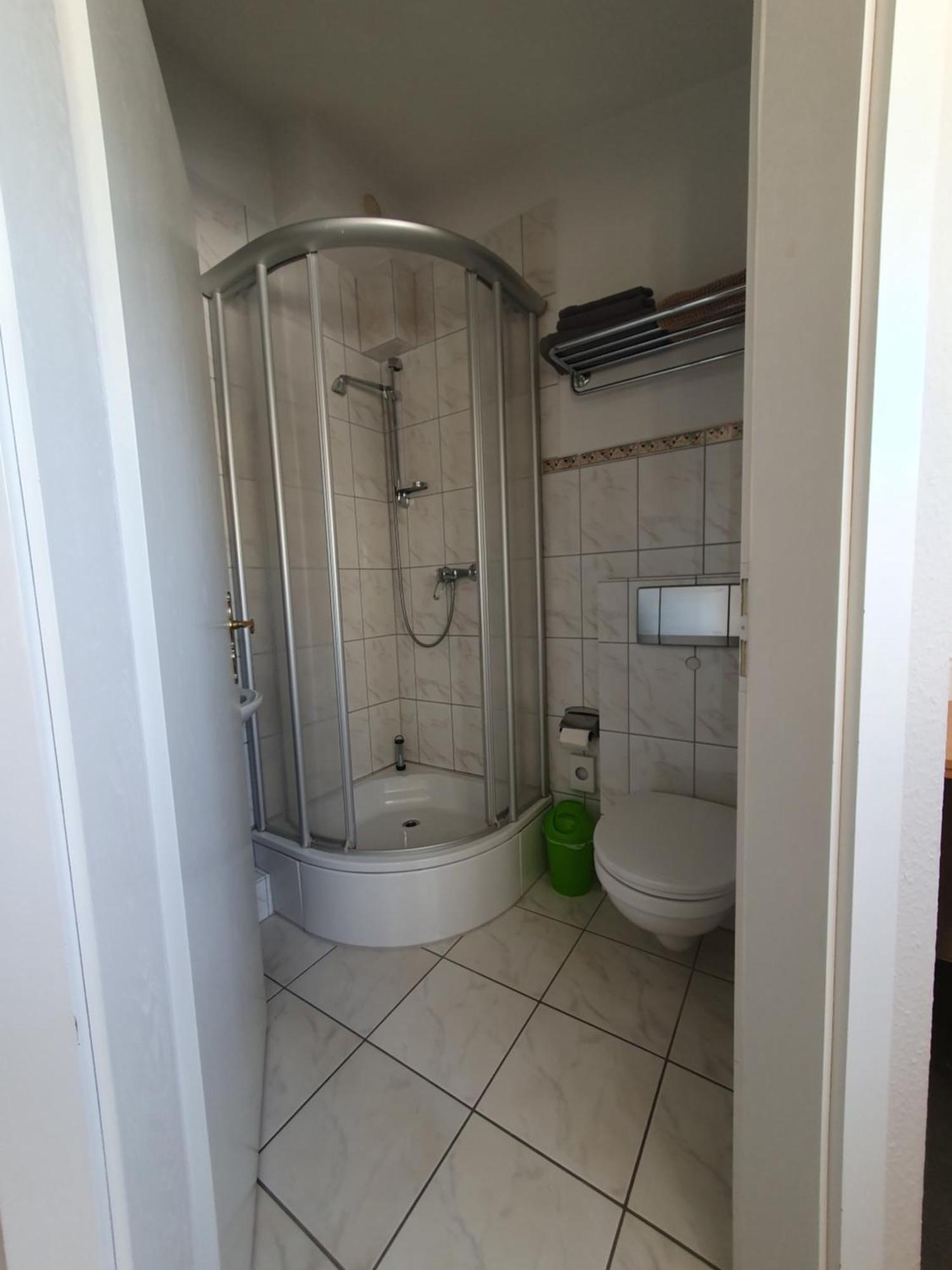 Neumuehler Hof- Ferienwohnung "Thomas" 3 Zimmer,3 Baeder Mit Dusche, Kostenfreie Parkplaetze Vor Dem Haus Шверин Экстерьер фото