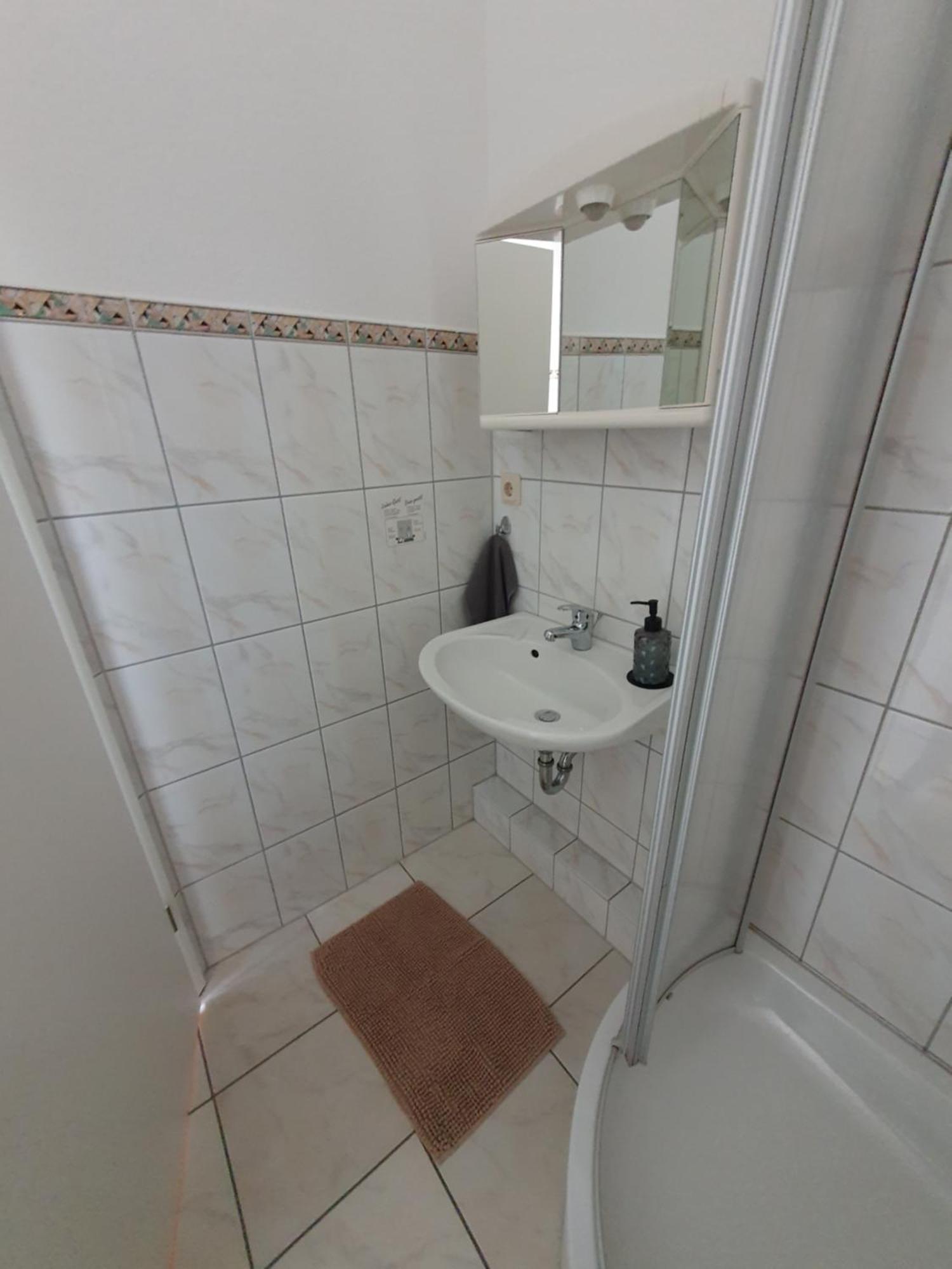 Neumuehler Hof- Ferienwohnung "Thomas" 3 Zimmer,3 Baeder Mit Dusche, Kostenfreie Parkplaetze Vor Dem Haus Шверин Экстерьер фото