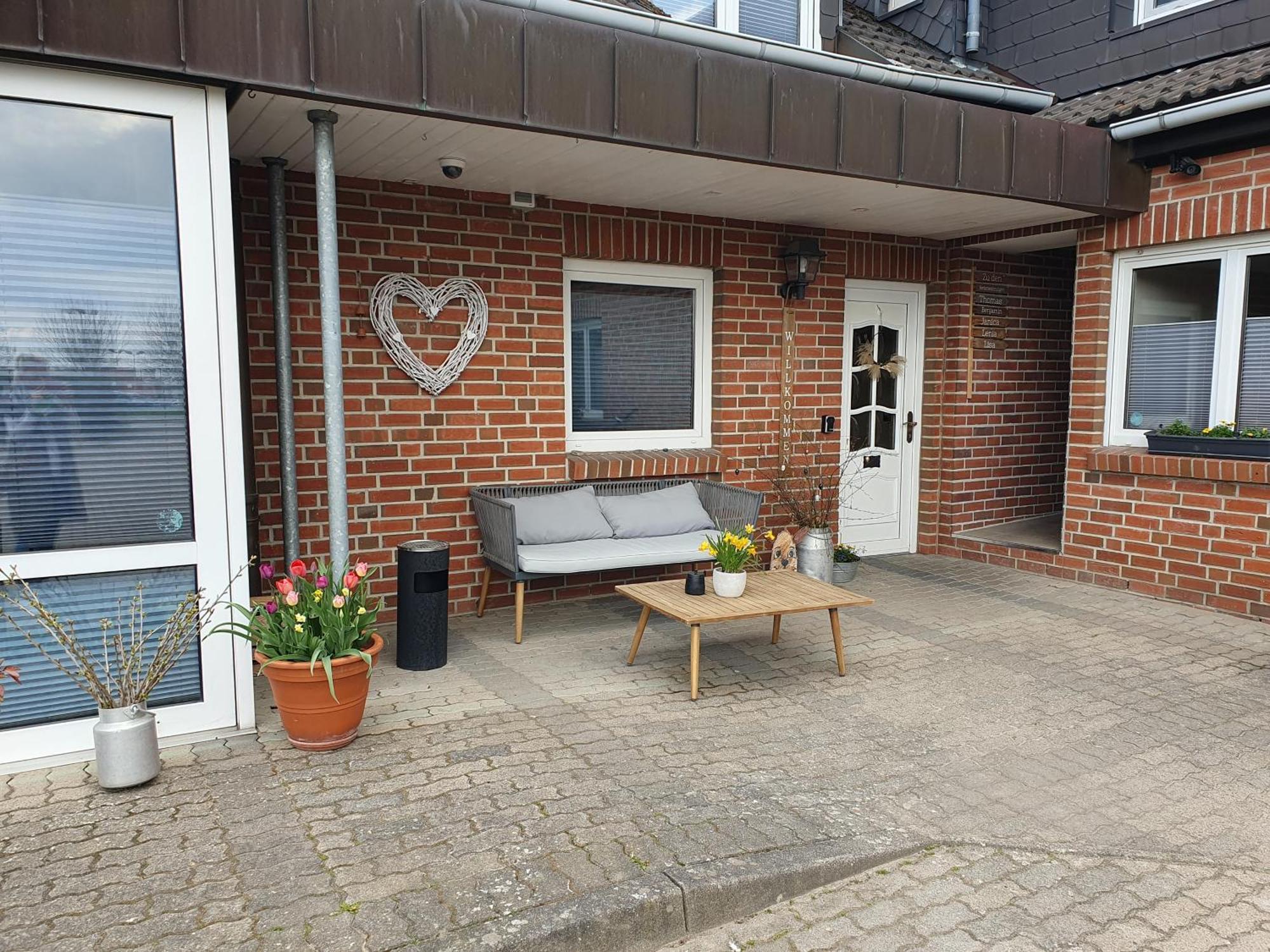 Neumuehler Hof- Ferienwohnung "Thomas" 3 Zimmer,3 Baeder Mit Dusche, Kostenfreie Parkplaetze Vor Dem Haus Шверин Экстерьер фото